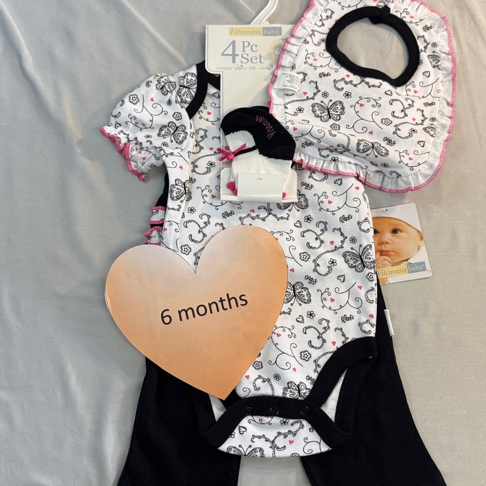Vitamins Baby - NWT - 4 piece set. Size 6 months